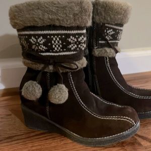 WINTER Boots size 4 with wedge heel